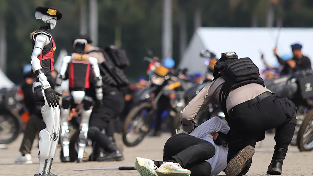VIDEO: Detik-detik Tegang Mobil Isi Bahan Peledak Dibajak, Prabowo Terpukau Polisi Sikat Penjahat