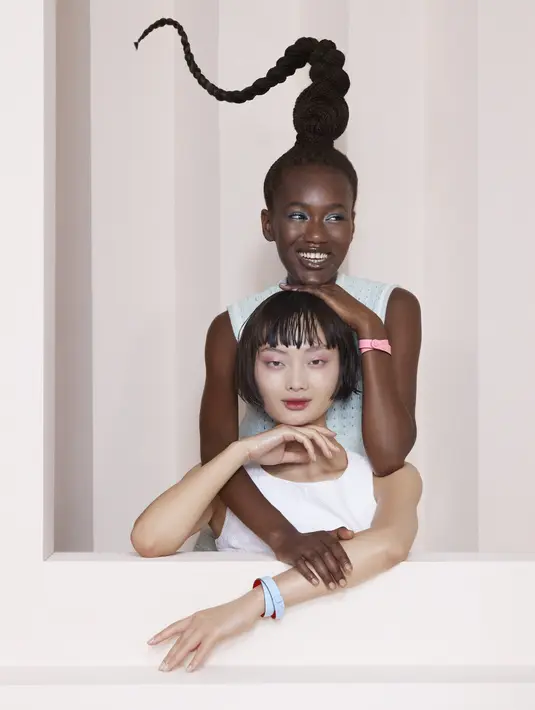 Motif tambal sulam yang menyenangkan dan terdiri dari gambar yang diambil dari majalah mode, iklan retro, film, dan poster diberi nama tema Oh Xtian! Foto: Documet/Christian Louboutin.