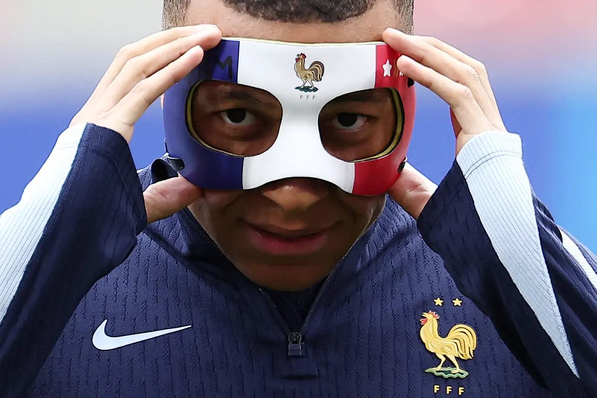 Topeng pelindung baru Kylian Mbappe patah hidung di Euro 2024