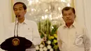 Presiden Joko Widodo bersama Wakil Presiden Jusuf Kalla dan Mensesneg Pratikno saat akan memberikan keterangan pers terkait KPK dan Polri di Istana Negara, Jakarta, Rabu (18/2/2015). (Liputan6/Faizal Fanani)