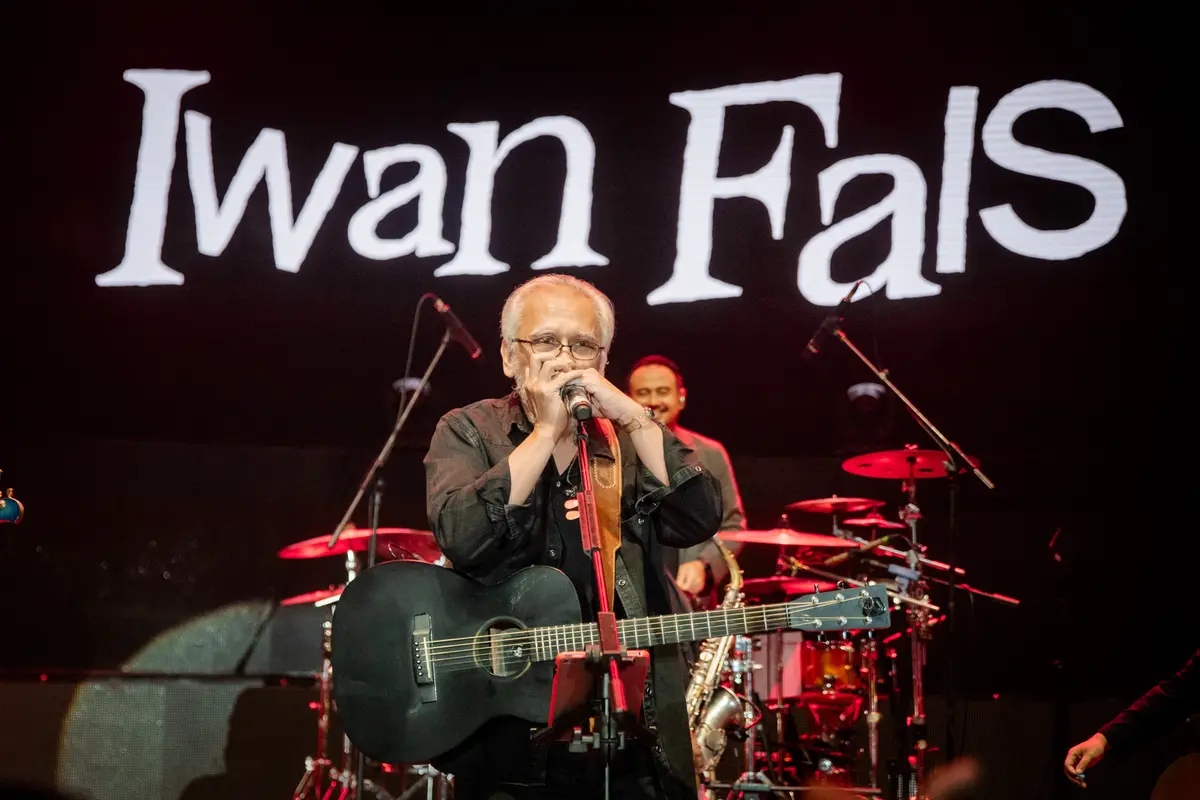 [Fimela] Konser Tanda Mata Glenn Fredly Untuk Iwan Fals