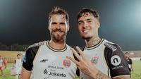 Dua pemain Persija Jakarta, Paulo Ricardo (kiri) dan Shayne Pattynama (kanan) setelah laga melawan Persijap Jepara pada BRI Super League 2025/2026 di Stadion Gelora Bumi Kartini, Jepara, Senin (4/5/2026). (Instagram Persija)