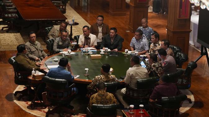 Rapat Sampai Malam, Prabowo Bahas Pertahanan dan Keamanan Sikapi Geopolitik Dunia