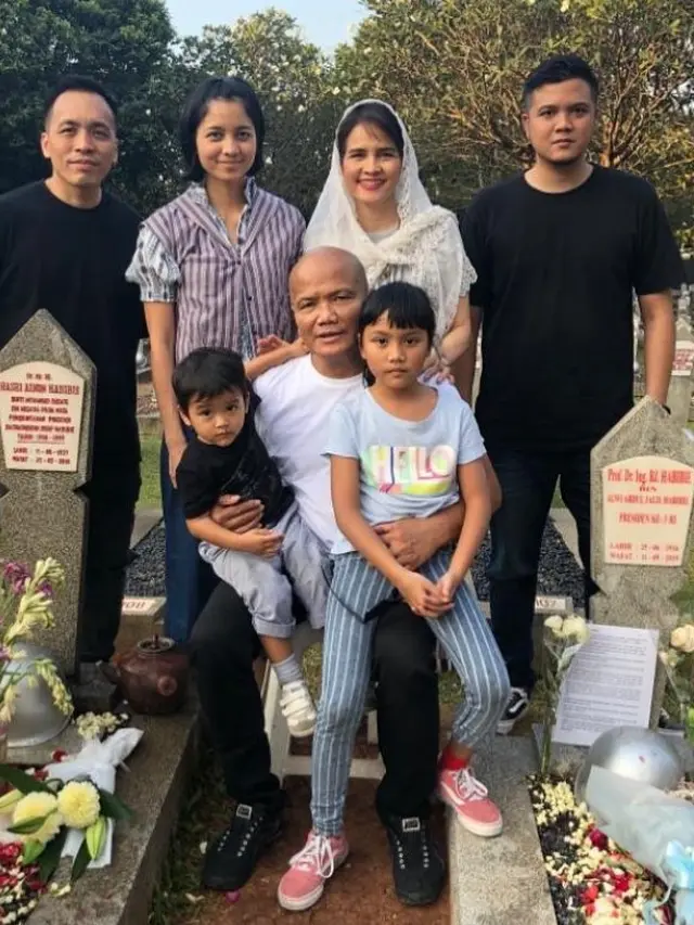 Adrie Subono dan keluarga (Instagram/adriesubono)