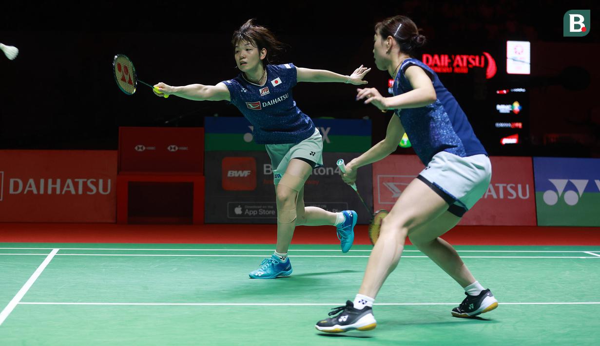 Yuki Fukushima/Sayaka Hirota sempat unggul 2-0 pada awal game kedua, namun mampu dengan cepat disamakan oleh Liu Sheng Shu/Zhang Shu Xian 2-2. Bahkan pasangan China ini kembali mampu merebut interval game kedua dengan keunggulan 11-6. (Bola.com/M Iqbal Ichsan)