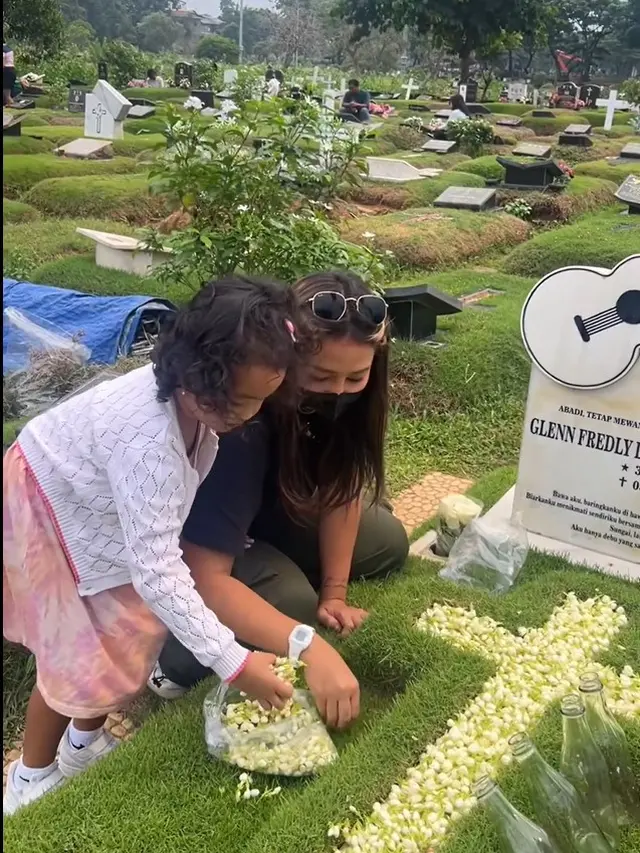 Mutia Ayu dan Gewa ziarah