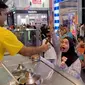 Vebby Palwinta Menolak Kalah dari Penjual Es Krim Turki, Gantian Kecoh Saat Kasih Uang (TikTok.com/Vebbyrazistory)