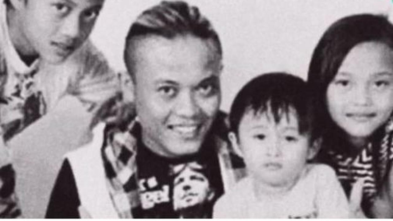 Foto Jadul Sule Bersama Anak-anak