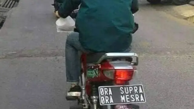 6 Tulisan di Motor untuk Pacar Ini Bikin Tepuk Jidat