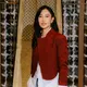 Dian Sastrowardoyo buktikan beskap bisa digunakan untuk menunjang aktivitas sehari-hari. Penggunaan beskap tak melulu untuk gaya formal melainkan juga edgy [@therealdisastr]