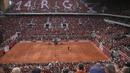 Acara seremoni perpisahan petenis Spanyol, Rafael Nadal selama Prancis Open 2025 di lapangan Philippe-Chatrier, Roland Garros Stadium, Paris, Prancis, Minggu (25/05/2025) waktu setempat. (AP Photo/Christophe Ena)