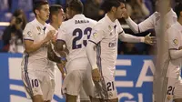 Para pemain Real Madrid merayakan gol James Rodriguez ke gawang Deportivo La Coruna (AP Photo/Lalo R. Villar)