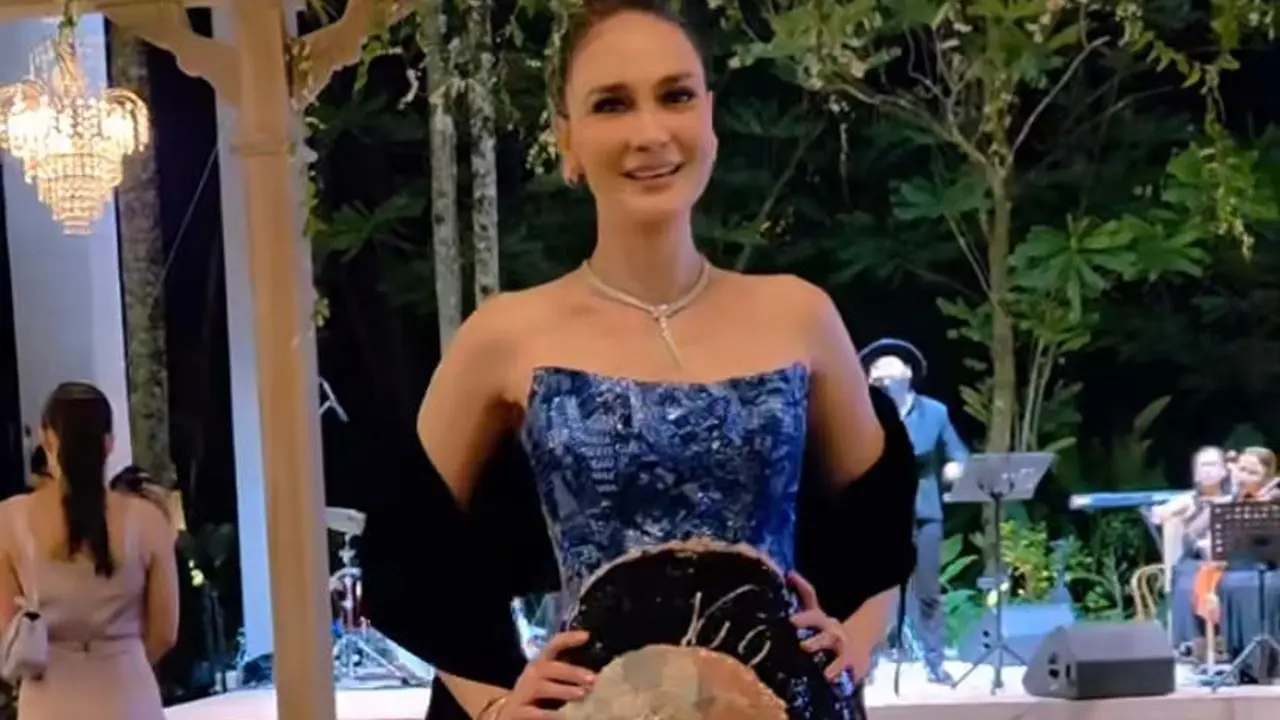Pesona Memukau Luna Maya di Resepsi Pernikahan Kedua, Kenakan Gaun Berhias Lukisan Sang Ayah