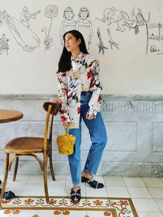 "I have to be honest, sejak pandemi emang segala sesuatu jadi lebih pelan nggak sih?" kata Dian Sastrowardoyo. (Instagram/therealdisastr)