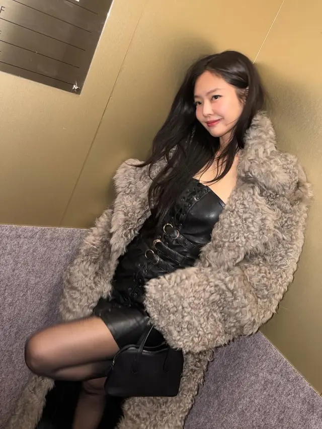 Gaya Jennie BLACKPINK Rayakan Ultah ke-30, Ternyata Pakai Dress yang Dirancang Bella Hadid
