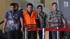 Wali Kota Pasuruan Setiyono usai menjalani pemeriksaan di Gedung KPK, Jakarta, Jumat (5/10). KPK menetapkan Setiyono sebagai tersangka dugaan suap proyek pada Dinas Koperasi dan Usaha Mikro Pemkot Pasuruan. (Merdeka.com/Dwi Narwoko)