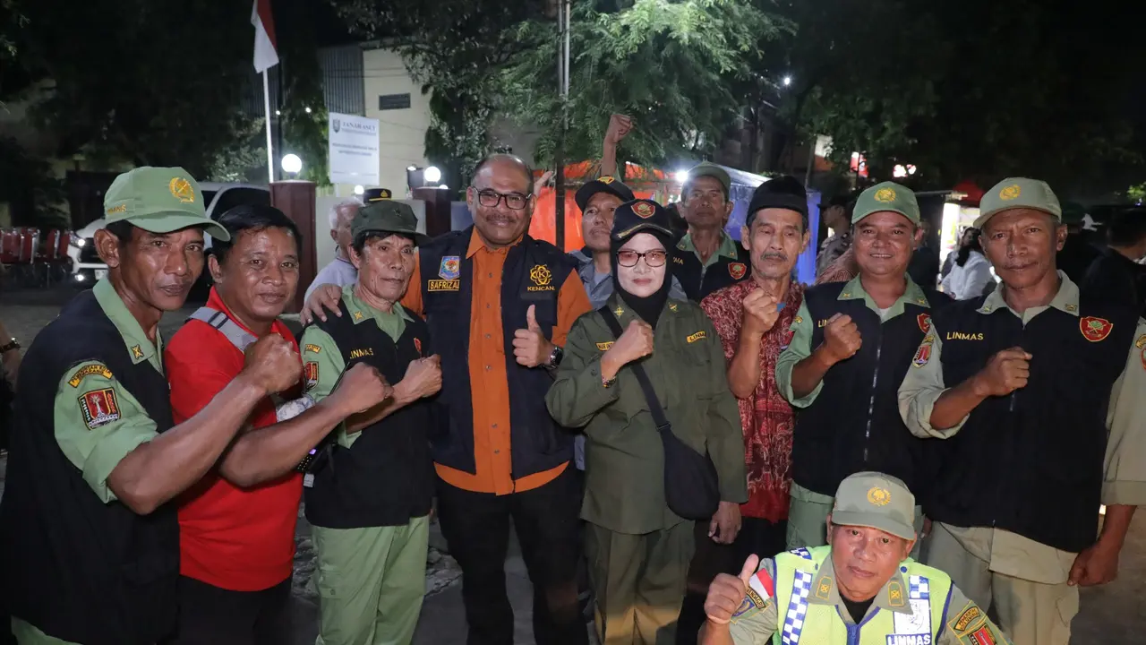 Dirjen Bina Adwil, Safrizal ZA meninjau Pos Linmas Kelurahan Krobokan yang membawahi 13 RW dan 91 RT, serta Pos Kamling Kelurahan Bulu Lor di RW 11 RT 79 di Semarang, Jawa Tengah. (Istimewa)