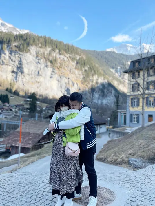 <p>Rosiana Dewi dan Handika Pratama (Instagram/rsn.dw)</p>