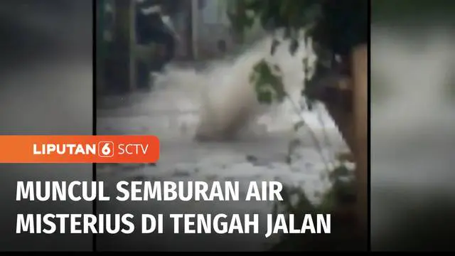 Semburan air mendadak muncul di tengah jalan permukiman warga Bantargebang, Bekasi, Jawa Barat. Warga sempat panik karena genangan air sudah memasuki pekarangan rumah mereka.