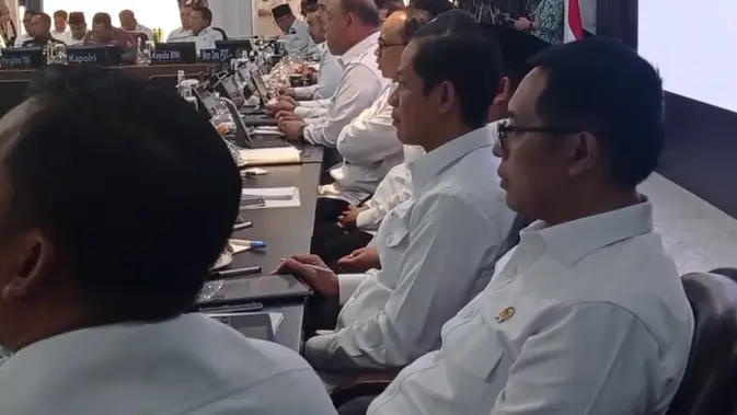 Hasan Nasbi Sempatkan Diri Hadiri Sidang Kabinet Pasca Mundur