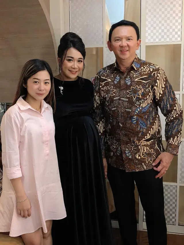 Momen Ahok dan Puput Nastiti Saat Pemotretan Jelang Melahirkan (sumber: instagram/vuvamua)