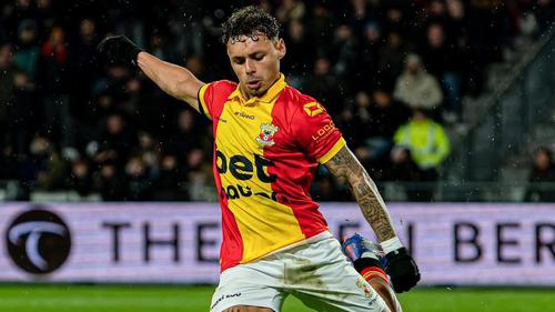 Bek Go Ahead Eagles di Eredivisie 2024/2025, Dean James, berminat untuk dinaturalisasi menjadi Warga Negara Indonesia (WNI) untuk membela Timnas Indonesia.