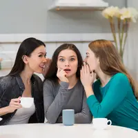 Ilustrasi perempuan menggosip/freepik.com