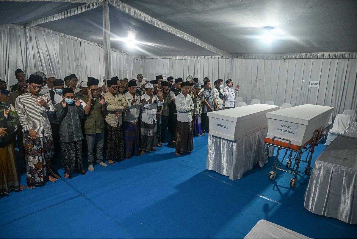 FOTO: 45 Kantong Jenazah Korban Ambruknya Musala Ponpes Al Khoziny Diterima RS Bhayangkara, Proses Identifikasi Terus Berlanjut