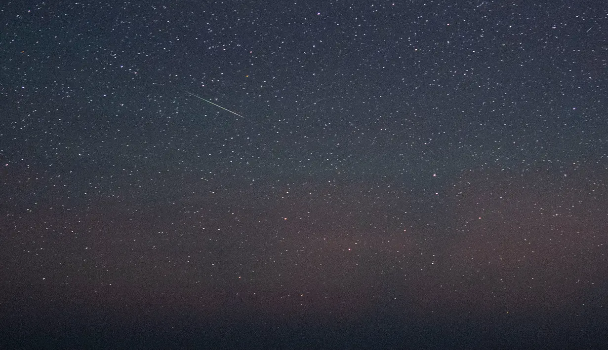 Pada tanggal 13 Agustus 2023, klimaks hujan meteor Perseid diprediksi terjadi di rasi bintang Perseus. (AP Photo/Petros Giannakouris)
