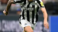 Newcastle harus membayar 64 juta euro untuk mendapatkan jasa Sandro Tonali pada 2023. Mantan pemain Brescia tersebut menandatangani kontrak hingga Juni 2028 di St' James Park. Tonali menjadi pemain Italia termahal yang pernah dibeli klub Premier League. (GABRIEL BOUYS / AFP)