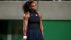 Ekspresi kesedihan petenis AS, Serena Williams usai dikalahkan petenis Ukraina, Elina Svitolina di babak ketiga Olimpiade Rio 2016, Selasa (9/8). Petenis nomor satu dunia itu tersingkir di pertandingan putaran ketiga Olimpiade Rio (REUTERS/Kevin Lamarque)