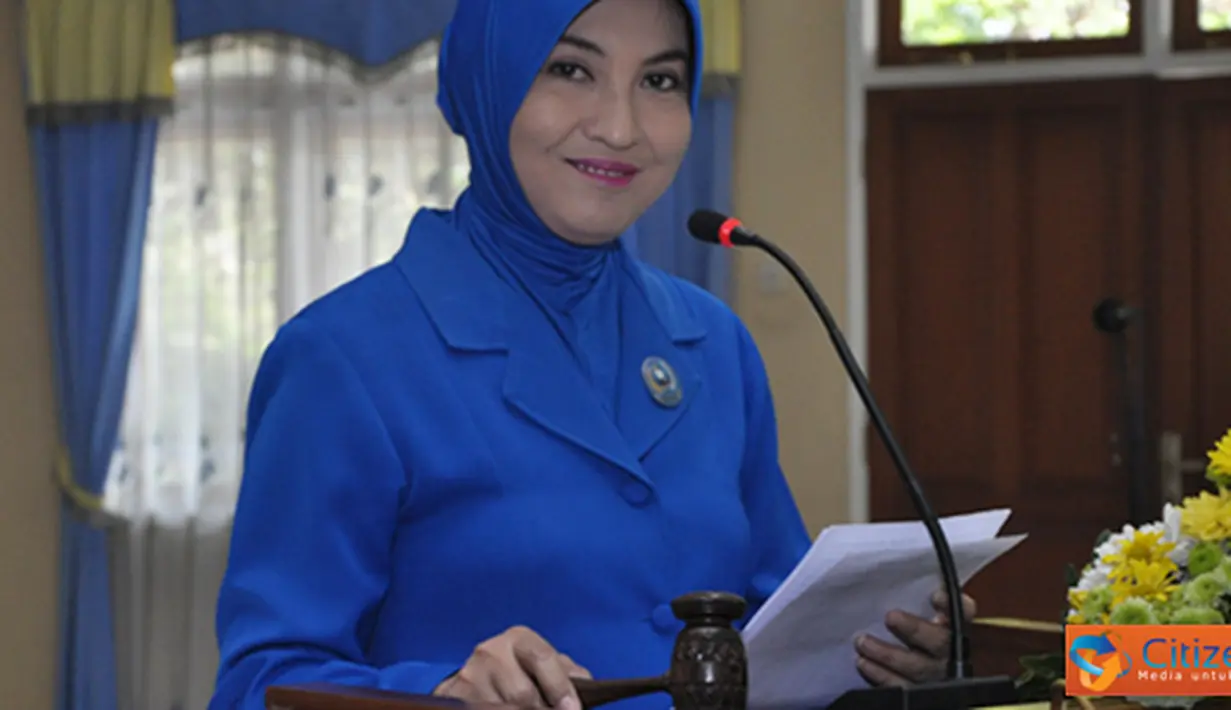 Citizen6, Surabaya: Ketua PG Jalasenastri Kobangdikal membuka penataran isteri siswa Diktukpa ditandai dengan ketok palu di Gedung Morore, STTAL, Bumumoro (17/9). (Pengirim: Penkobangdikal)
 