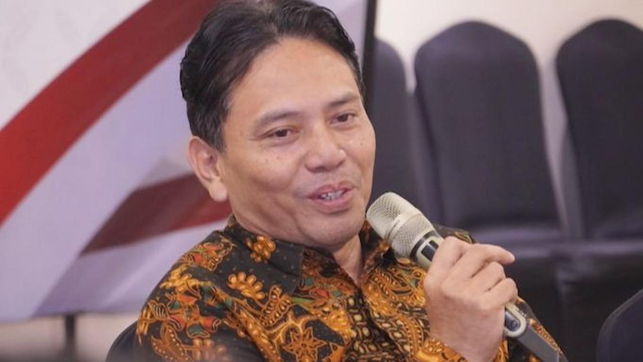 "Konstitusi negara menjamin para pemeluk agama, tidak hanya Islam saja karena mayoritas, tapi semua sama kedudukannya di mata hukum dan negara. Hal ini juga menunjukkan bahwa Indonesia menjunjung tinggi toleransi sesuai sila satu Pancasila."
