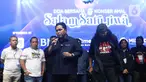 Menteri BUMN Erick Thohir memberikan sambutan saat acara doa bersama dan konser amal Salam Satu Jiwa di Bekasi, Jawa Barat, Minggu (8/1/2023). Konser ini merupakan bentuk dukungan dan solidaritas terhadap korban tragedi Kanjuruhan Malang. (Liputan6.com/Herman Zakharia)