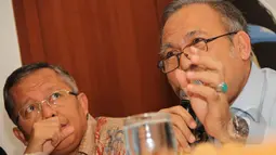 Staf Ahli Menkum HAM, Ma'mun, saat menjadi pembicara pada diskusi wacana pemberian remisi oleh Kemenkumham di Kantor ICW, Jakarta, Selasa (24/3/2015). Menhumkan akan terus memperjuangkan remisi bagi narapidana kasus korupsi .(Liputan6.com/Helmi Afandi)