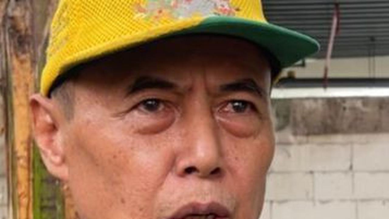 Ngadenin menceritakan, awalnya dia dan istrinya membeli lahan dan membangun rumah yang berada di pinggir jalan di lokasi tersebut pada 1999 lalu. Rumah itu sekaligus dia jadikan tempat berjualan sate.