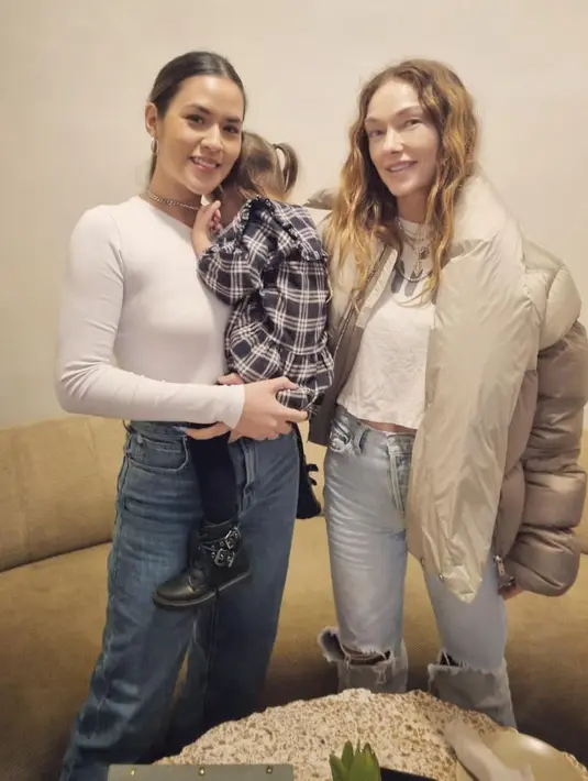 Bersama Raisa dan Hamish Daud, si kecil terbang jauh ke Los Angeles, Amerika Serikat baru-baru ini. (Instagram @raisa6690)