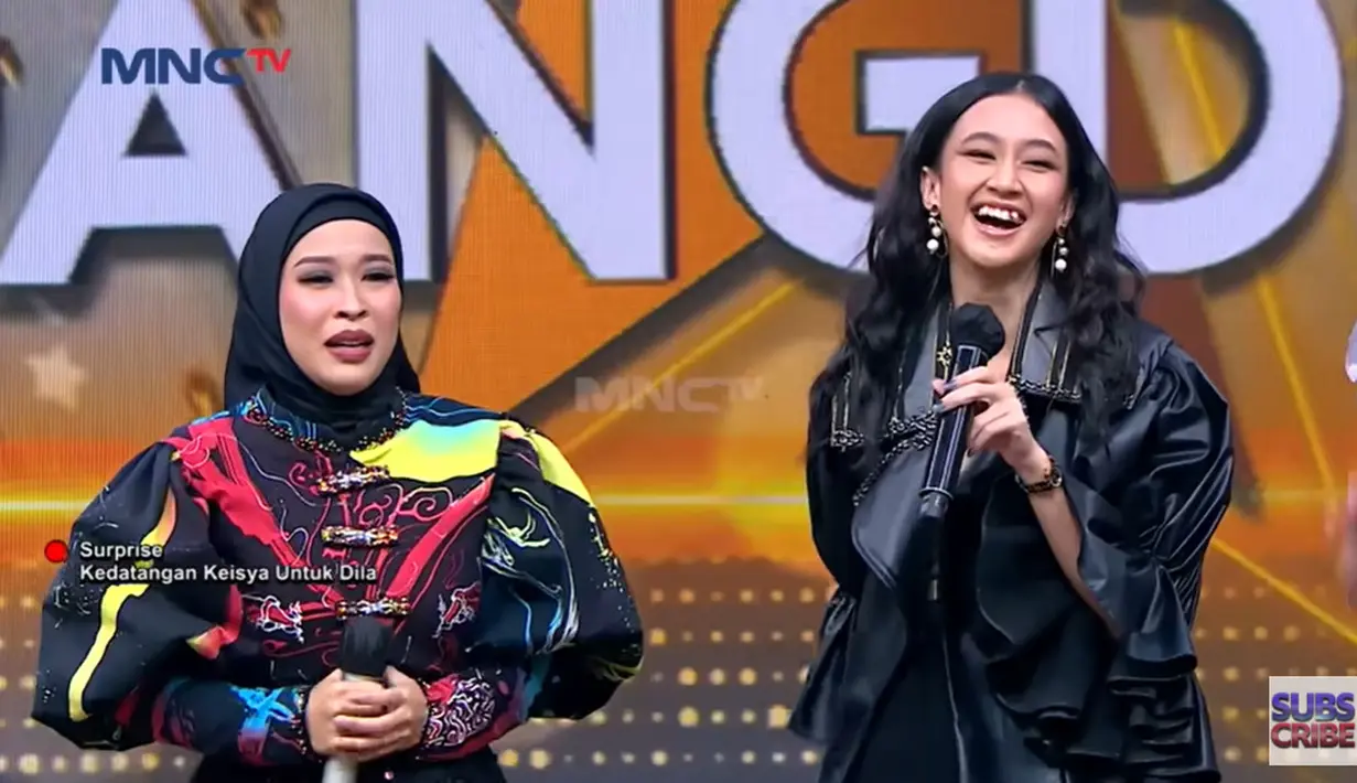 Keisya hanya bisa tertawa mendengar pernyataan Ivan Gunawan. Di lain kesempatan, Ivan menjelaskan bahwa dia hanya bercanda dan tak berniat menyinggung Keisya. (Foto: YouTube/ Rising Star Dangdut)