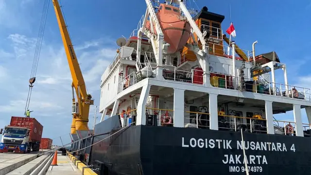 Kapal KM Logistik Nusantata 4 berangkat perdana dari Dermana Pelabuhan Patimban, Subang, Jawa Barat, Rabu (14/9/2022).