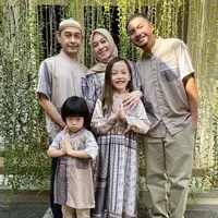 Keluarga Kecil Dian Ayu dan Ananda Omesh. (Sumber: Instagram/dianayulestari)