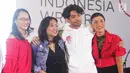 Reza Rahadian, Gina S. Noer, dan Jenny Jusuf foto bersama usai talkshow bertajuk ‘Ngobrolin Produksi Film Indonesia’ selama Indonesia Writers Festival 2019 di UMN, Tangerang (7/9/2019). Menurut Reza, tolak ukur sebuah film yang sukses tidak hanya dari jumlah penonton saja.  (Liputan6.com/Marsa Aulia