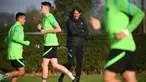 Pelatih Inter Milan, Simone Inzaghi menyaksikan pemainnya berlatih di Suning Training Center di Appiano Gentile dekat Milan(18/10/2021). Inter Milan akan bertanding melawan Sheriff pada Grup D Liga Champions. (AFP/Marco Bertorello)