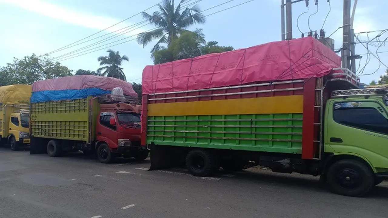 Penampakan barang bukti dugaan penyelundupan solar subsidi saat diamankan di Polres Sinjai (Liputan6.com/ Eka Hakim)
