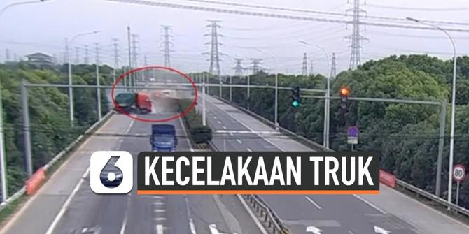 VIDEO: Bermain Dengan Anjing, Sopir Truk Tabrak 2 Kendaraan Lain