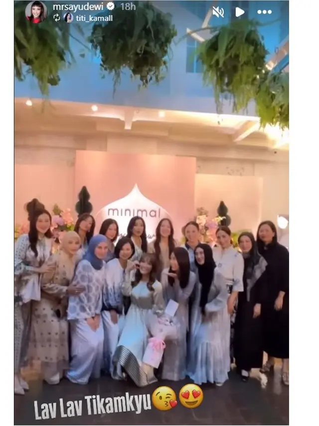 6 Potret Artis di Acara Kolaborasi Busana Koleksi Ramadhan Ayu Dewi, Ada Geng Cendol