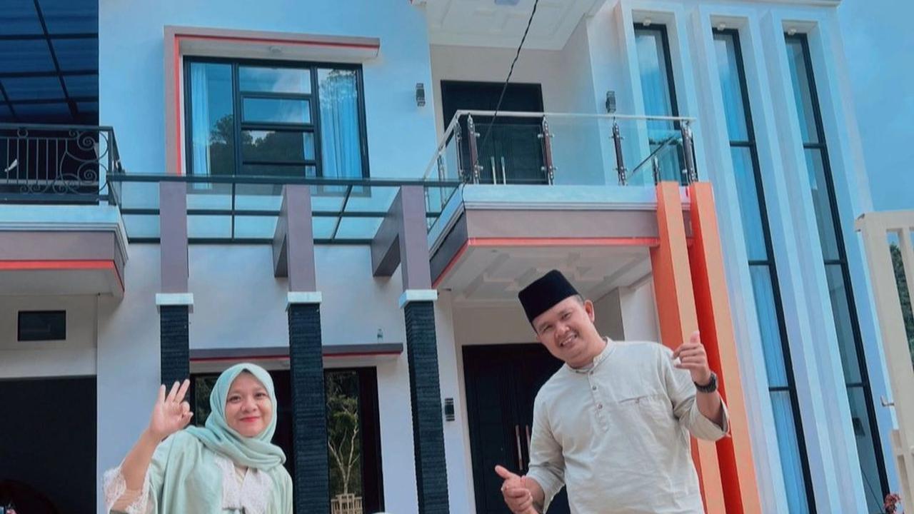 Berhasil Tempati Rumah Impian dan Punya Mobil Mewah