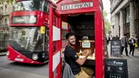 Red Box di Inggris yang diubah jadi Lovefone oleh Fouad Choaibi. (AFP)