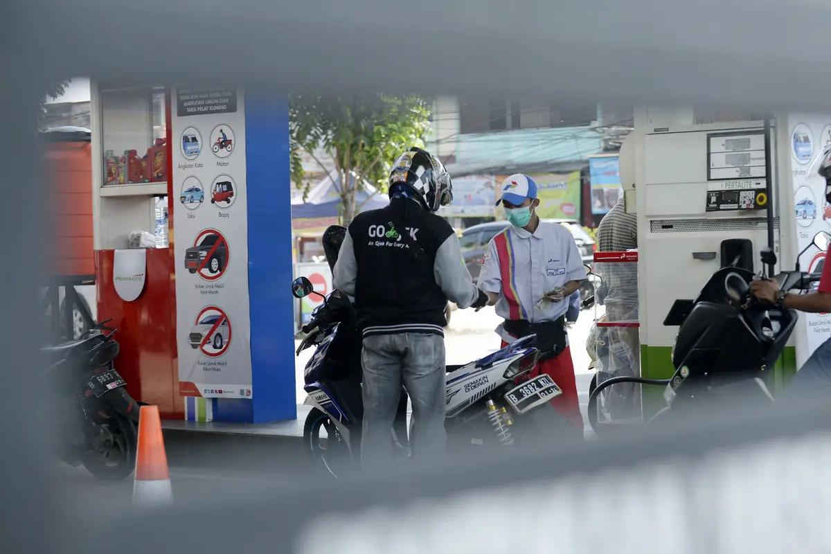 FOTO: Harga Pertalite Turun Setara Premium Jadi Rp 6.450 per Liter