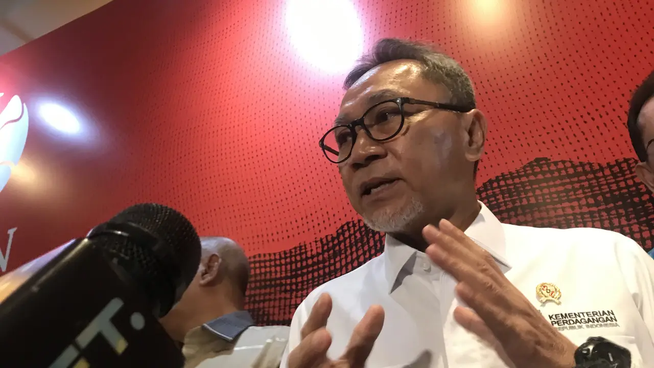 Menteri Perdagangan Zulkifli Hasan dalam Sosialisasi Permendag No 22 Tahun 2023 tentang Barang yang Dilarang untuk Diekspor dan Permendag No. 23 Tahun 2023 tentang Kebijakan dan Pengaturan Ekspor,  di Jakarta, Kamis (31/8/2023). (Elza/Liputan6.com)