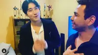 Raffi Ahmad menyambut kehadiran Siwon Choi di kediamannya dengan menggelar karpet merah (Dok.Instagram/@raffinagita1717/https://www.instagram.com/p/B9kmLFoBIcO/Komarudin)
